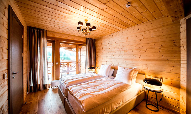 Tốt hơn để hoàn thành trần trong một ngôi nhà bằng gỗ