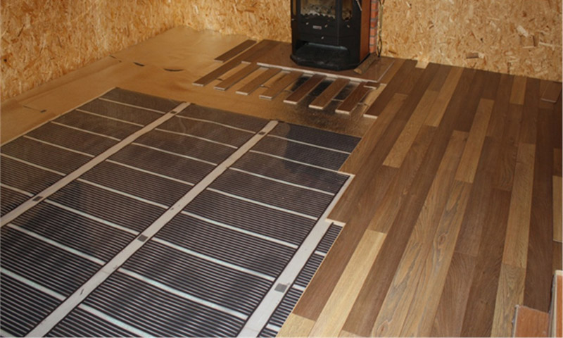 Chauffage au sol infrarouge dans une maison en bois - critiques et expérience de son utilisation