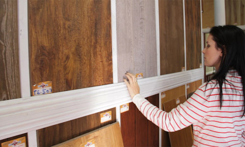 Loại gỗ nào tốt hơn để lựa chọn xem xét các tiêu chí quan trọng nhất và các mặt bằng khác nhau của căn hộ hoặc nhà ở